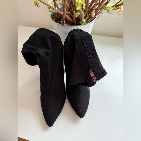Elegant Black Women's Boots size 3 heels 4’inch pre- owned with 2 free gifts . - Picture 5 of 16